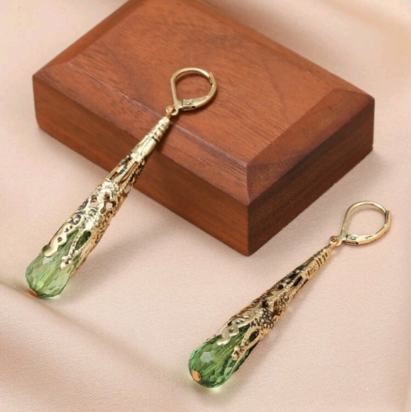 Earring - Picture 2 of 4